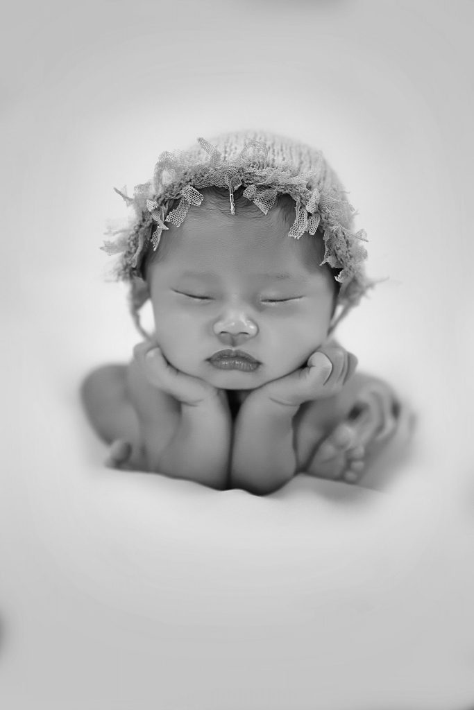 baby carly jazz doing a froggy pose for a newborn session (black-and-white version)