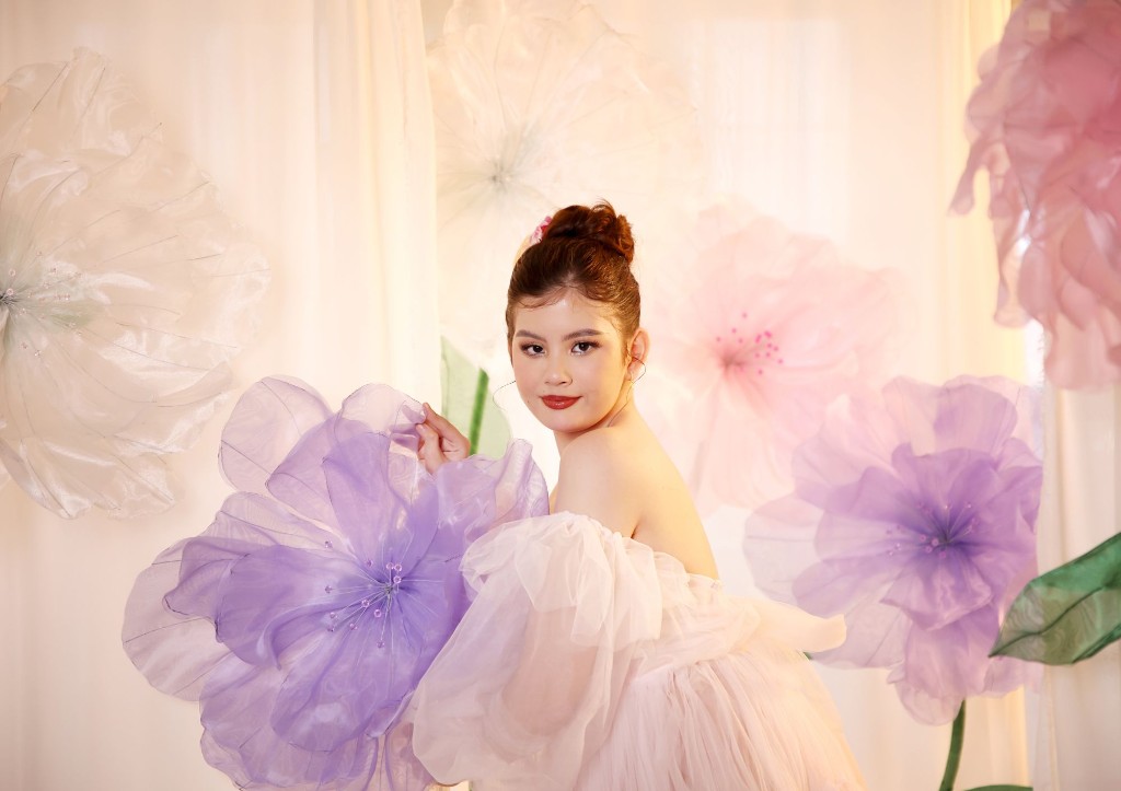 Giant Petal Paradise